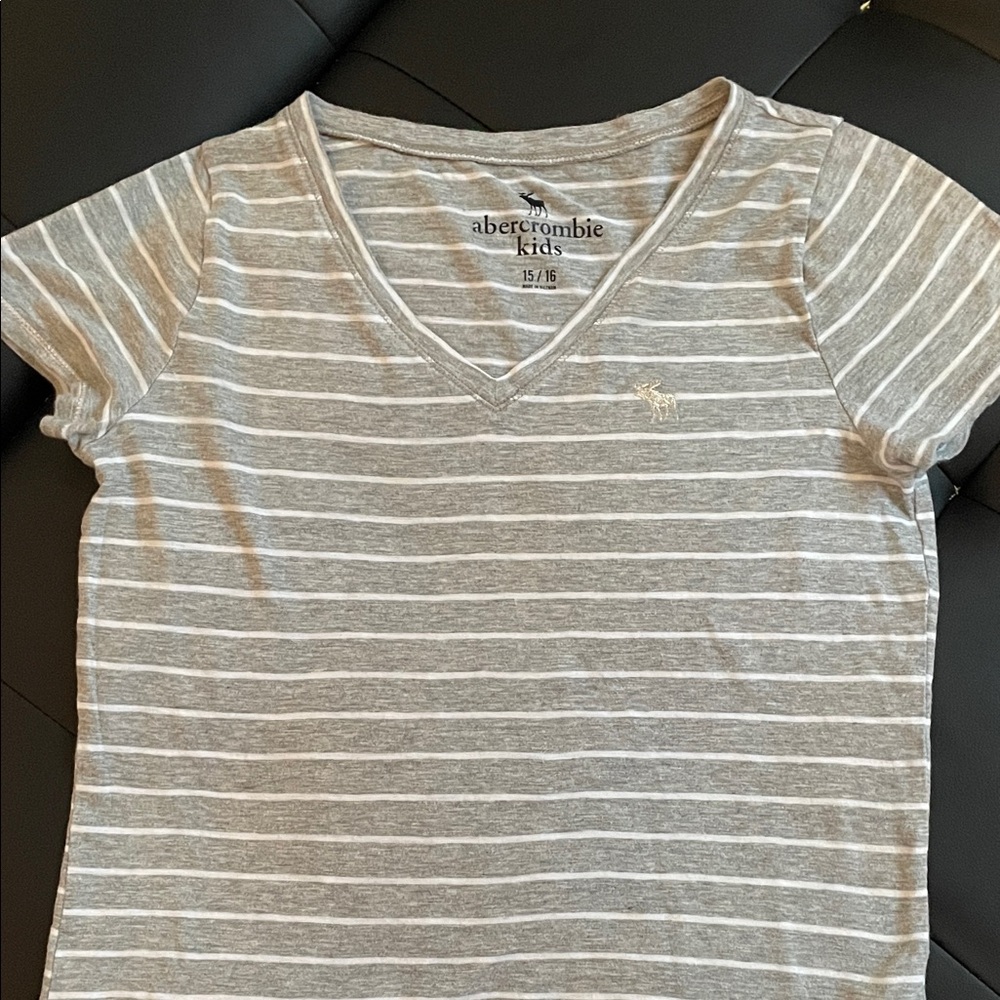 Abercrombie Kids Light Gray and White Striped Tee 15/16 girls